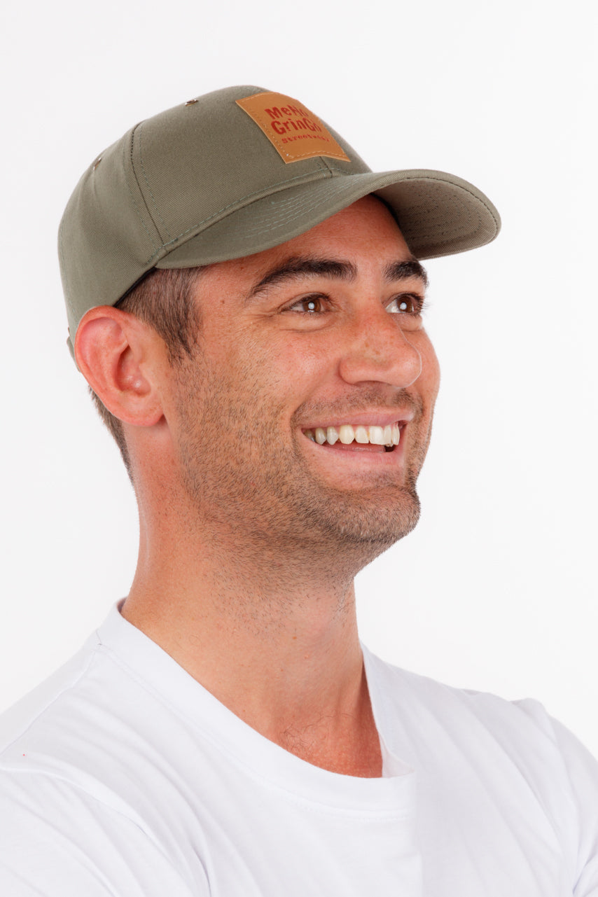 Green curved peak cap - Classic range. 100%  cotton.